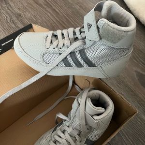 Kids size 13 wrestling shoes